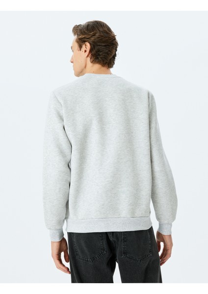 Bisiklet Yaka Slogan Işlemeli Sweatshirt fırsatları