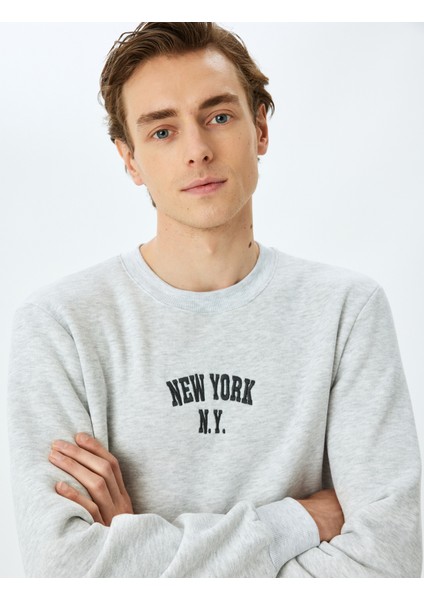 Bisiklet Yaka Slogan Işlemeli Sweatshirt