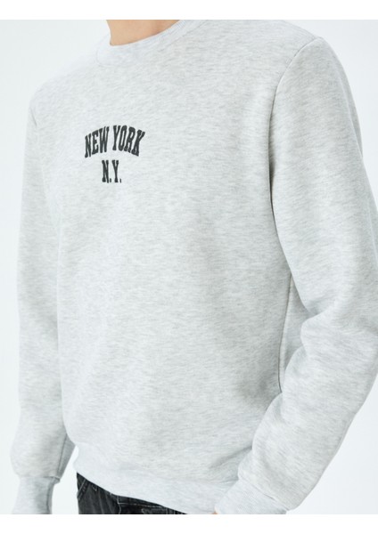 Bisiklet Yaka Slogan Işlemeli Sweatshirt