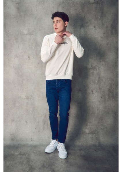 Yazı Nakışlı Bisiklet Yaka Sweatshirt