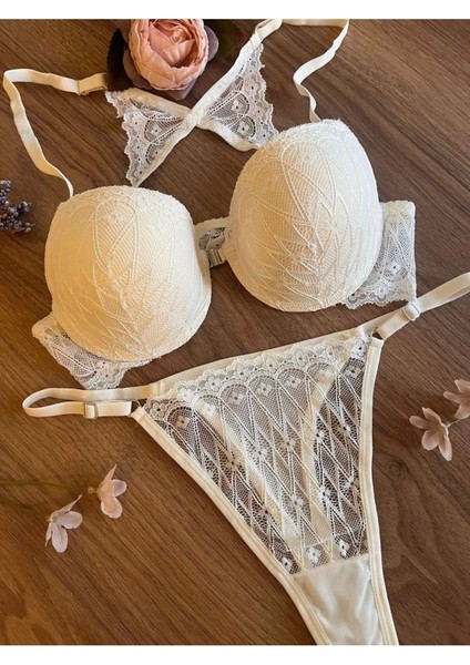 Dolgulu Sırtı Kelebek Detaylı Önden Açmalı Beyaz Dantel Kadın Iç Çamaşır Sütyen Takım modelleri