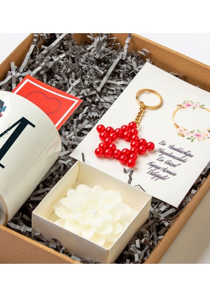 Kişiye Özel Seramik Kupa - Lotus Mum - Kırmızı Yıldız Anahtarlık - Pantone Kart Hediye Seti fiyatları