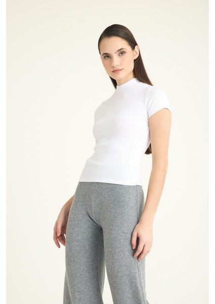 Dik Yaka Kısa Kollu Kaşkorse Tişört fırsatları