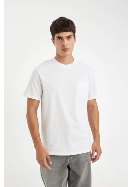 %100 Pamuk Regular Fit Bisiklet Yaka Cep Detaylı Basic Düz Kısa Kollu Tişört D4797AX24AU