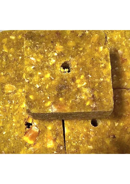 Sazan Yemleme( Balık Yemi )Delikli Kare Mısır Küspesi Ortalama 2 Kilo