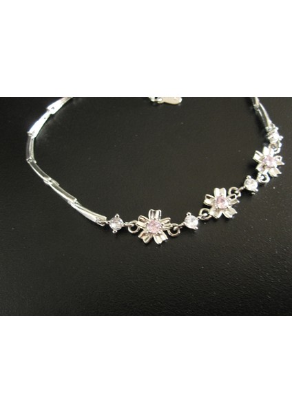 Çiçek Detaylı Gümüş Rengi Zarif Bileklik fırsatları