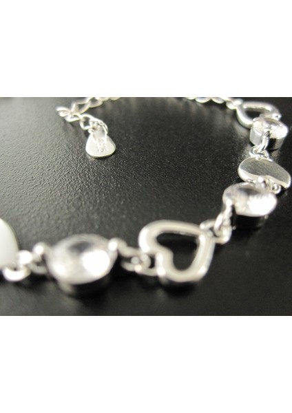 Kalp Detaylı Gümüş Rengi Zarif Bileklik