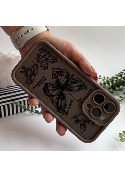 Karakalem Kelebek Detaylı Lens Korumalı Kılıf Apple iPhone 15 Pro Max KAHVERENGİ
