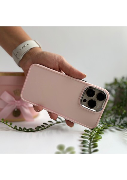 Darbeye Dayanıklı Gümüş Detaylı Silikon 14 Pro Max Apple iPhone Kılıf Krem indirimleri