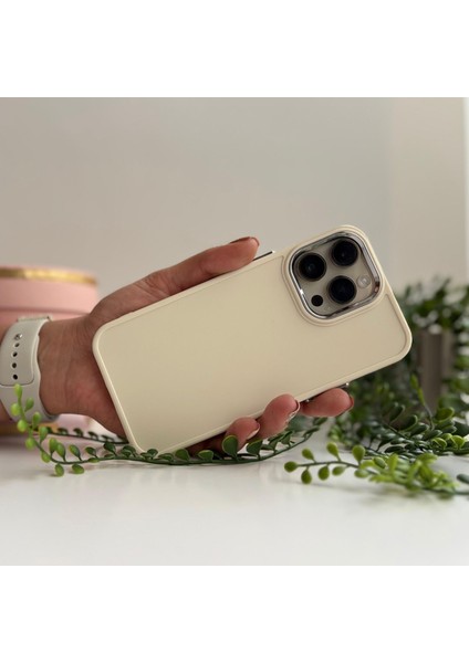 Darbeye Dayanıklı Gümüş Detaylı Silikon 14 Pro Max Apple iPhone Kılıf Krem