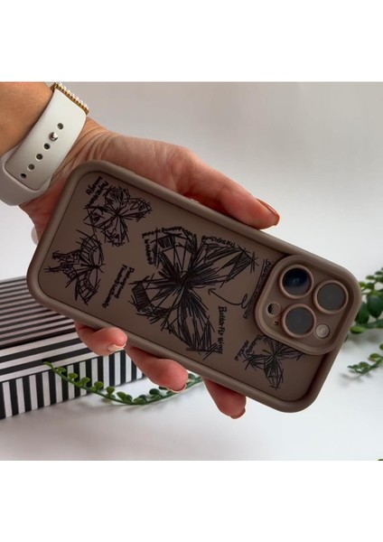 Karakalem Kelebek Detaylı Lens Korumalı Kılıf Apple iPhone 14 Pro Max Kahverengi