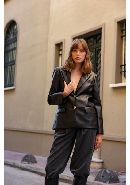 Kadın Gold Düğme Detaylı Siyah Deri Blazer Ceket fiyatları