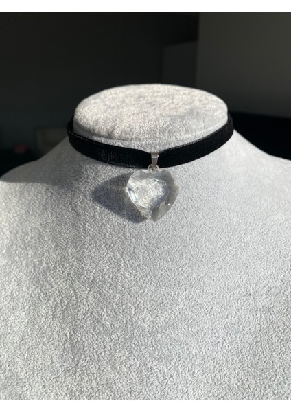 Şeffaf Kalpli Kadife Choker modelleri
