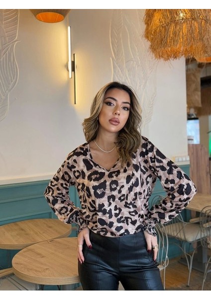 Kadın Uzun Kollu V Yakalı Leopar Desenli Dalgıç Bluz