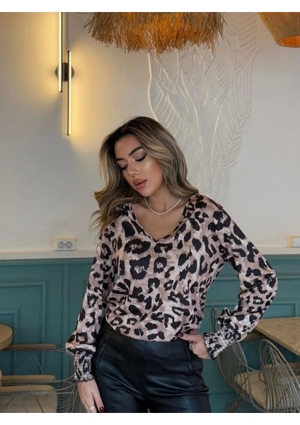 Kadın Uzun Kollu V Yakalı Leopar Desenli Dalgıç Bluz fırsatları
