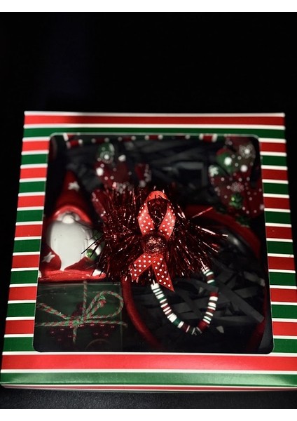 Kırmızı Kutu Içerisinde Bileklik Noel Baba Taç ve Minik Kutu Içerisinde Anahtarlık ,yılbaşı Hediyesi
