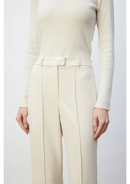 Süt Rengi Flare Pantolon modelleri