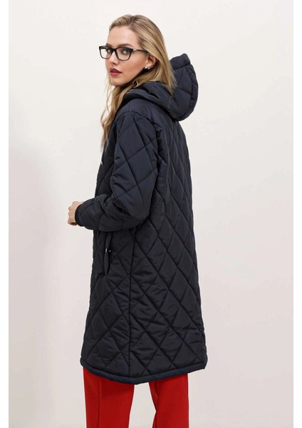 Kadın Lacivert Kapitone Uzun Şişme Mont HZL22W-BD151381 indirimleri