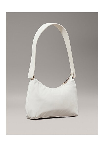 Sleek Nylon Shoulderbag fırsatları