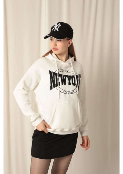 Üç Iplik Newyork Nakışlı Kadın Ekru Sweat