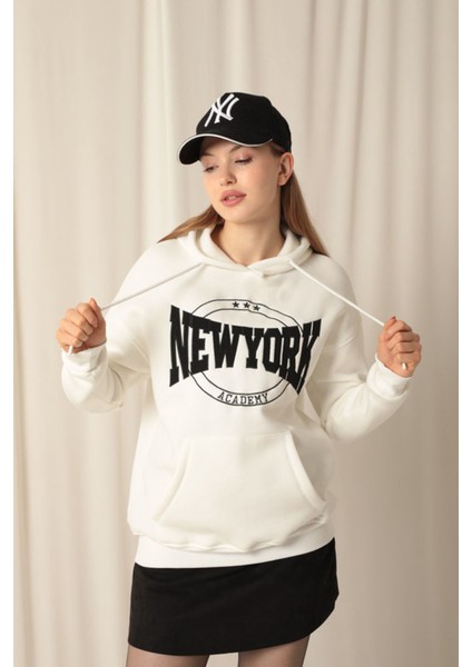 Üç Iplik Newyork Nakışlı Kadın Ekru Sweat