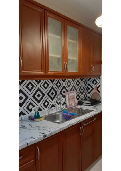 Mutfak Tezgah Arası Kendinden Yapışkanlı Folyo Kaplama Geometrik Siyah Beyaz 60 cm x 100 cm modelleri