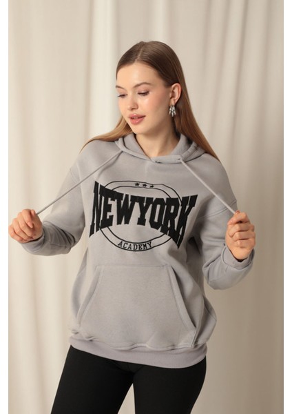 Üç Iplik Newyork Nakışlı Kadın Koyu Gri Sweat