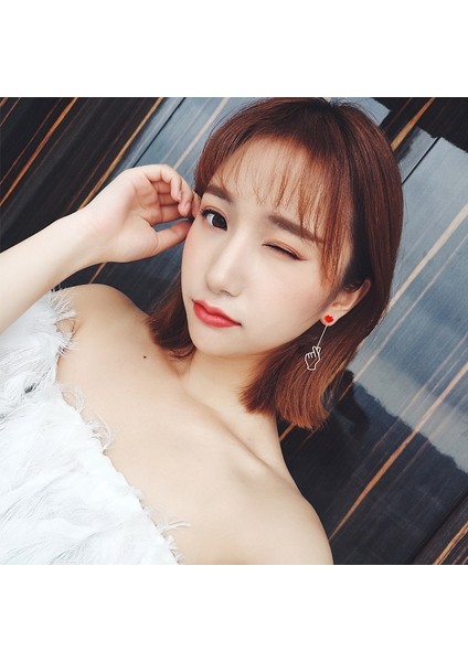 Gümüş Tarzı Yeni Moda Womalver Iğne Kore Versiyonu Aşk Jestleri Asimetrik Küpe Takı Trend Kişilik Öğrenci Aşk Küpeleri Karakter Vahşi Kulak Takı (Yurt Dışından) indirimleri