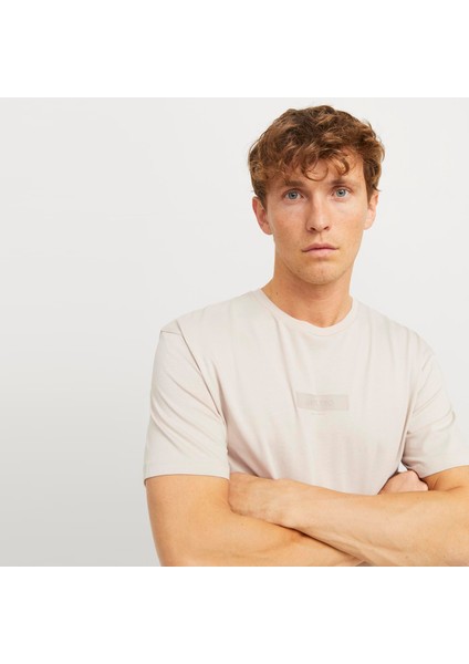 Erkek Gögüs Logo Baskili Tisört - Taka fırsatları