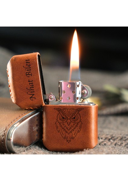 İsme Özel Benzinli Çakmak Hakiki Deri El Yapımı Zippo Tarzı Çakmak Kişiye Özel Çakmak Deri Kaplama Benzinli Erkek Çakmak Hediyelik Çakmak Doğum Günü Yıl Dönümü Hediyesi