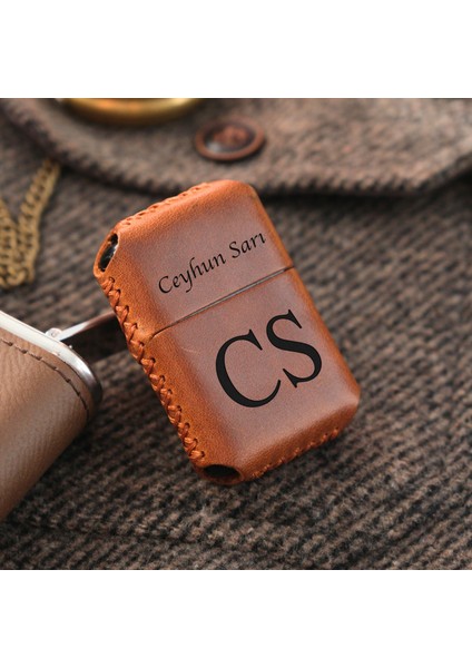 İsme Özel Benzinli Çakmak Hakiki Deri El Yapımı Zippo Tarzı Çakmak Kişiye Özel Çakmak Deri Kaplama Benzinli Erkek Çakmak Hediyelik Çakmak Doğum Günü Yıl Dönümü Hediyesi modelleri