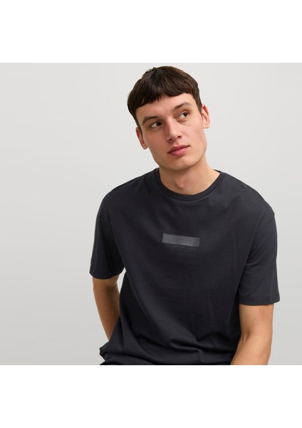 Erkek Gögüs Logo Baskili Tisört - Taka fırsatları