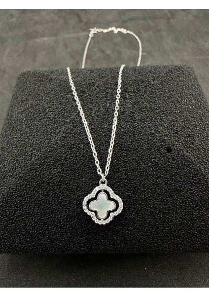 Ithal Kenarları Zirkon Taşlı Ortası Sedefli Yonca Gümüş Kadın Kolye