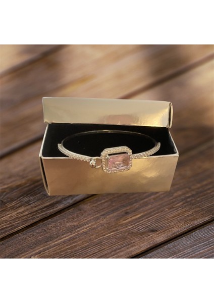 Kare Taşlı Çelik Bileklik