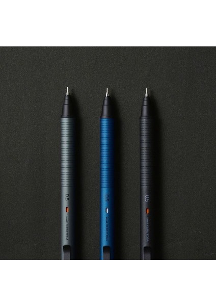 Uniball Kuru Toga Metal Mekanik Kurşun Kalem (0,5mm) indirimleri