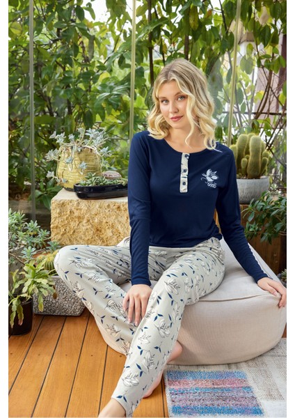 Kadın Pamuklu Uzun Kollu Bisiklet Yaka Desenli Pijama Takımı