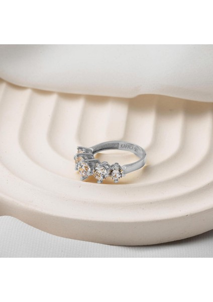 Spica 14 Ayar Beştaş Beyaz Altın Yüzük modelleri