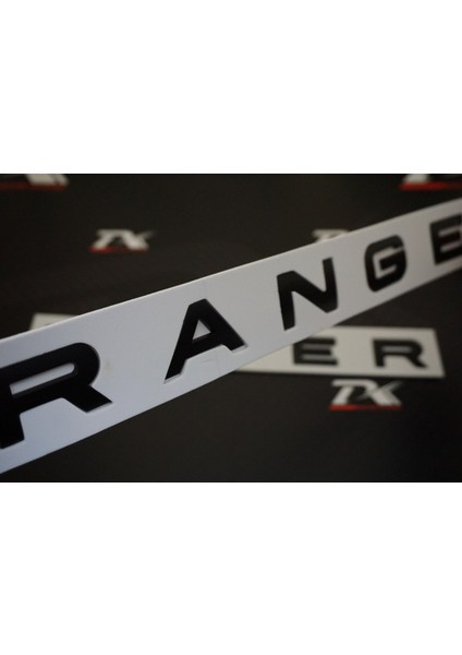 Land Rover Range Rover Siyah Kaput ve Bagaj Yazı