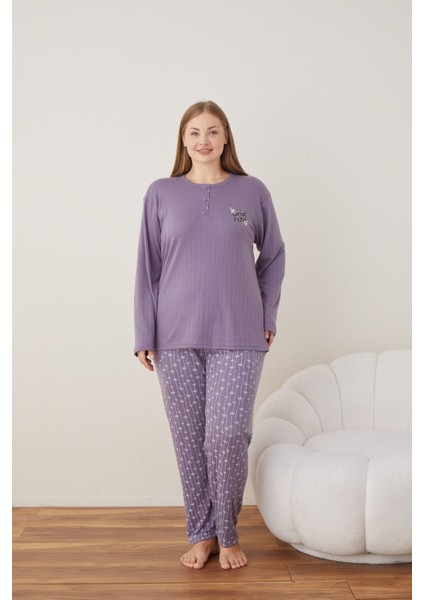 Kadın Kışlık Büyük Beden Curve Nakışlı Desenli Yakası Düğmeli Uzun Kollu Pijama Takımı fırsatları