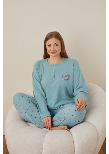 Kadın Kışlık Büyük Beden Curve Nakışlı Desenli Yakası Düğmeli Uzun Kollu Pijama Takımı