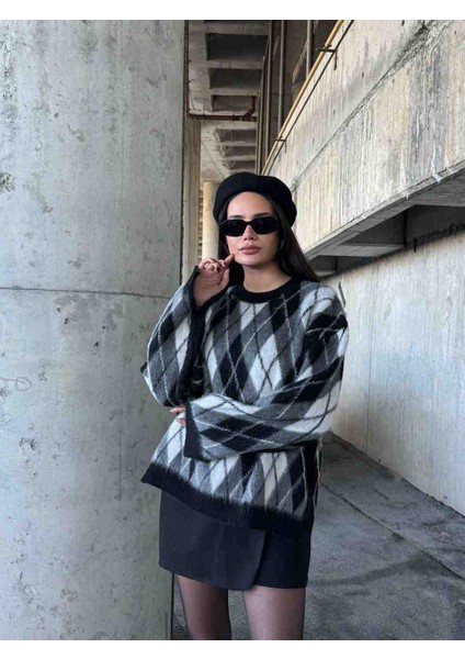 Siyah Baklava Desenli Triko Yumoş Salaş Kazak fiyatları