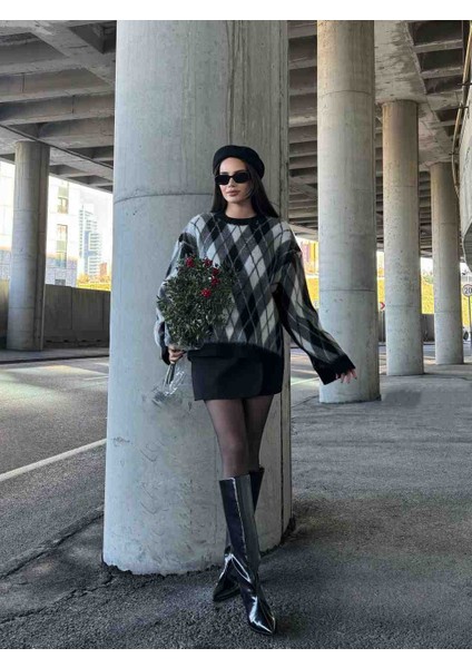 Siyah Baklava Desenli Triko Yumoş Salaş Kazak modelleri