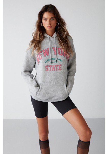 Alına Kadın Relaxed Fit Örme Kapüşonlu Parça Baskılı Grimelanj Sweatshirt fiyatları
