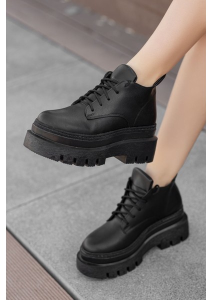 Jayle Siyah Cilt Yüksek Topuk Detaylı Bağcıklı Kadın Bot