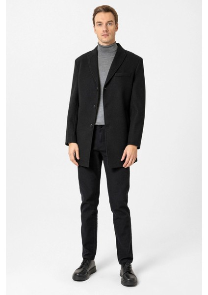 Bol Kesim Sivri Yaka Düz Siyah Erkek Kaban