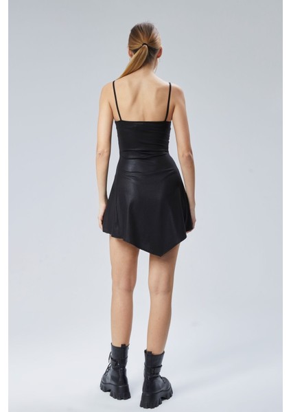 Deri Görünümlü Geometrik Kesim Mini Elbise modelleri