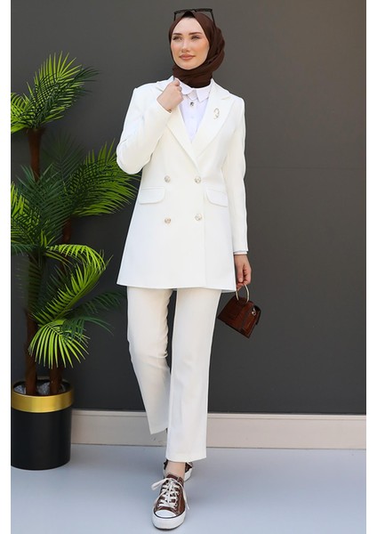 Kelebek Broş Detay Ceket Beyaz