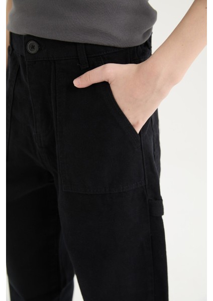 Erkek Çocuk Loose Fit Standart Paça Kargo Cepli Basic Düz Gabardin Siyah Pantolon C7580A824WN