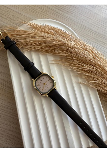 Retro Minimal Deri Kordon Vintage Kadın Kol Saati