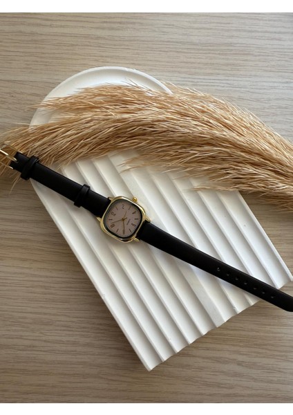 Retro Minimal Deri Kordon Vintage Kadın Kol Saati fiyatları